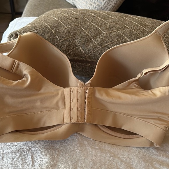 BNWOT Seamless Tan Bra by Cacique - Picture 4 of 9
